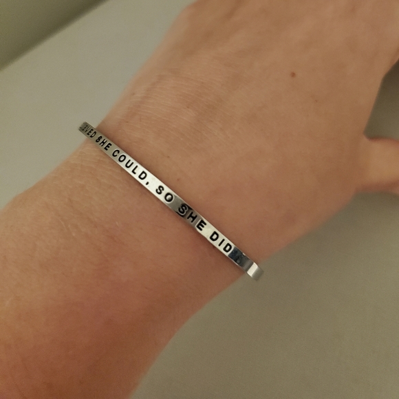 Silver wrist bracelet hook - Picture 3 of 4